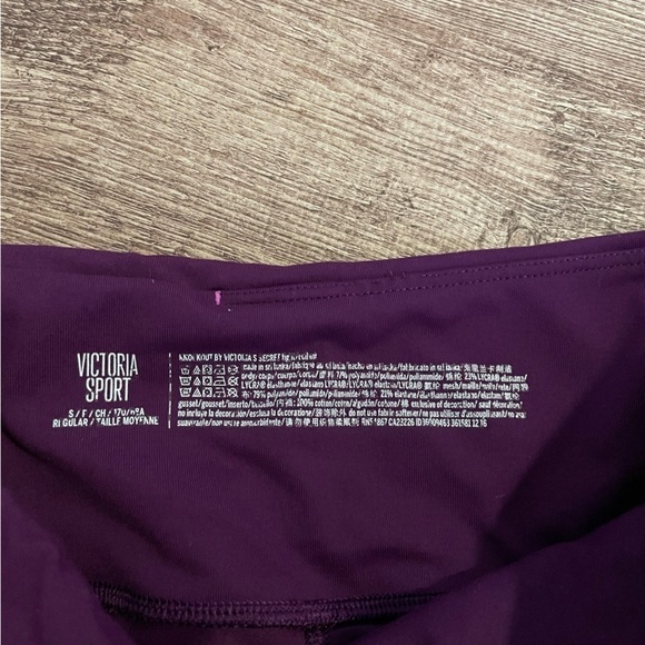 Victoria's Secret Knockout Leggings Purple Size Small - Picture 3 of 3